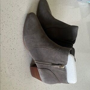 Women's Ankle Boots in Gray